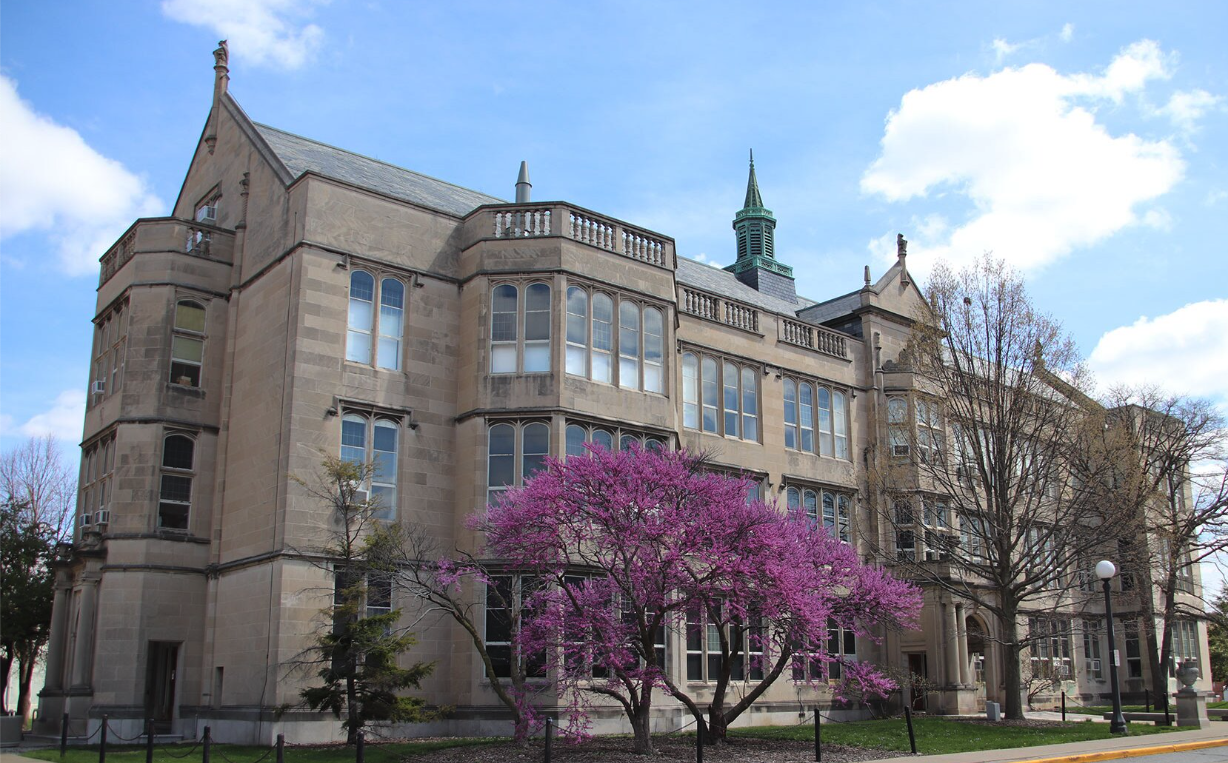 Photo of the University of Illinois High School campus, which had the highest mean composite SAT score in the state.